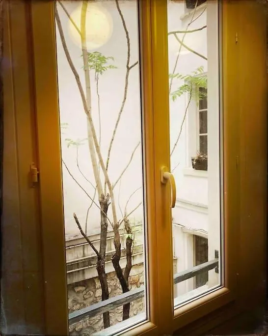 Typical Stylish Parisian Studio - Bastille Area Apartment 0*, Paris